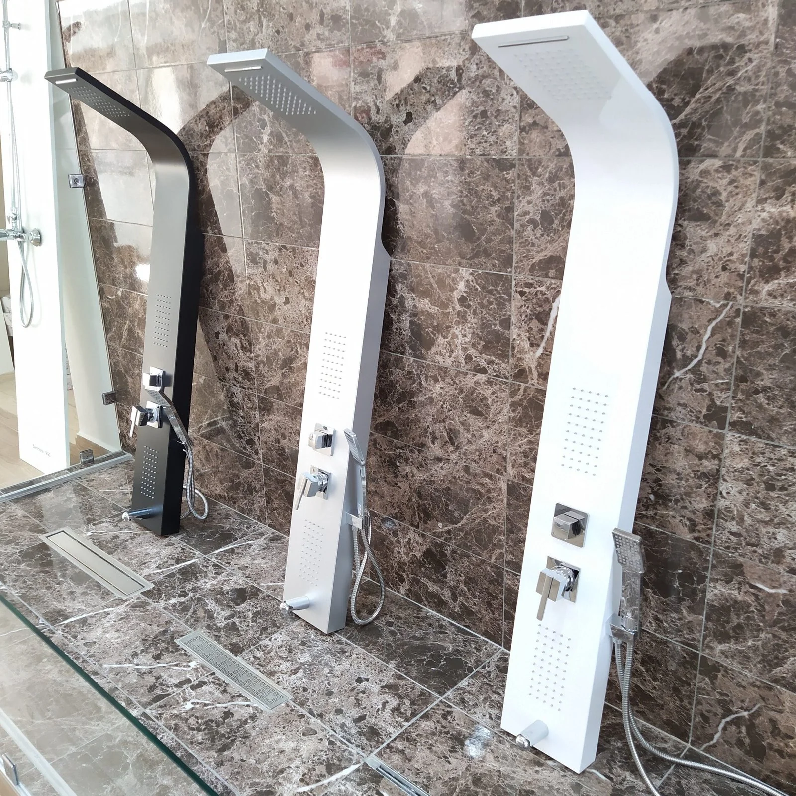 Colonne de douche Hydromassage en Aluminium Argent ALBA