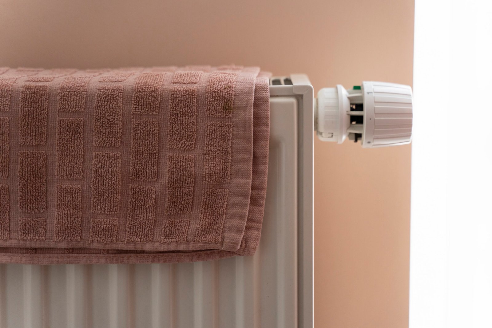 Radiateur électrique inertie : le meilleur système de chauffage pour votre chambre