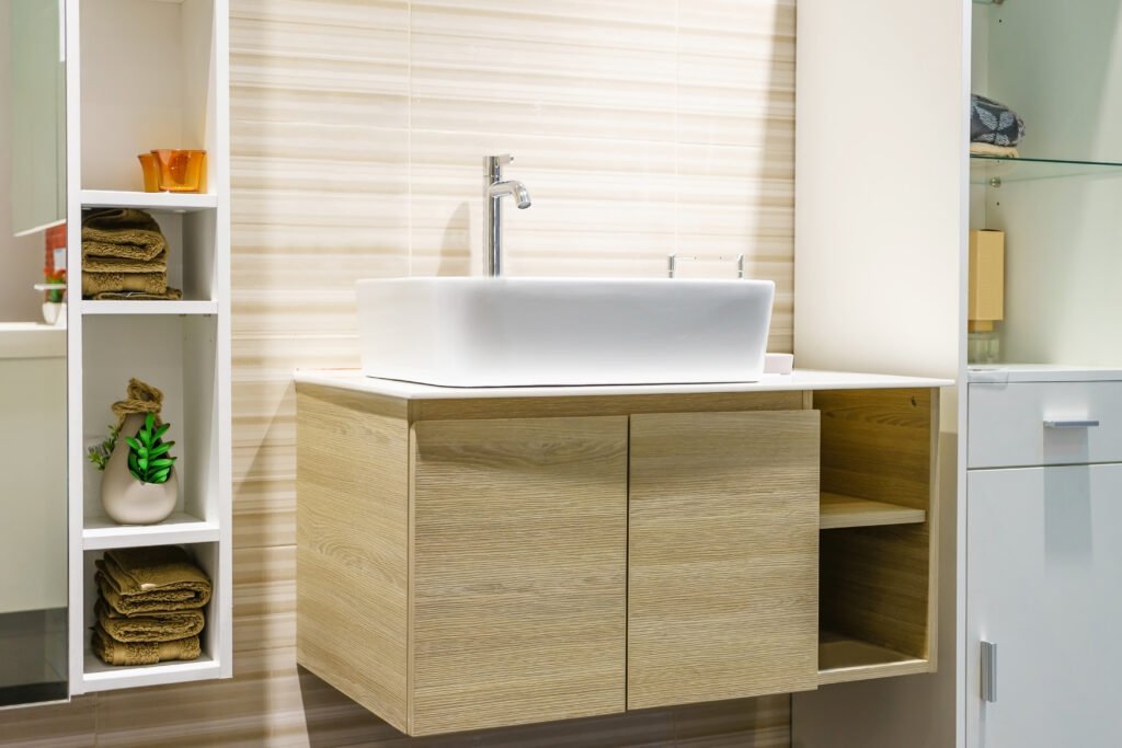 Comment choisir la hauteur idéale d'un meuble vasque selon votre morphologie